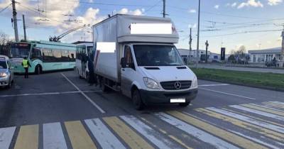 На Московском проспекте столкнулись автобус и грузовик, пострадала пенсионерка