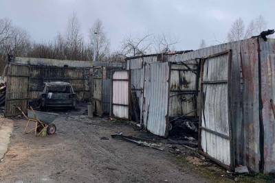 Житель Сафонова в считанные минуты потерял 6 автомобилей и несколько гаражей