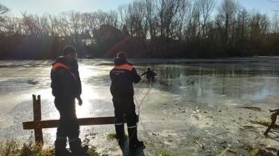 Дети провалились под лед в Пензе, одного ребенка удалось спасти