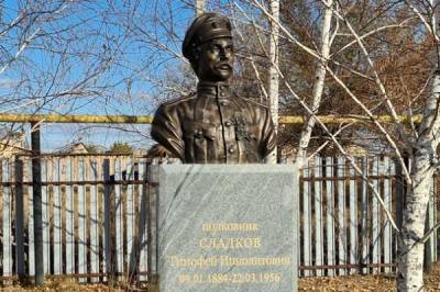 Главу села в Оренбуржье обязали снести памятник «победителю Чапаева»