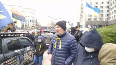 Годовщина Майдана: в столице стартовал автомарш, Зеленскому в "Феофанию" повезли асфальт и покрышки (фото)