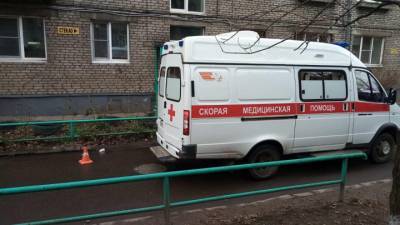 Житель Екатеринбурга напал на медиков, требуя госпитализации жены с COVID