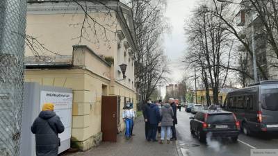 Беглов проверил ход ремонта в детском кинотеатре "Уран" в Петербурге