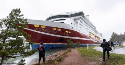 ФОТО: корабль Viking Line сел на мель в Балтийском море