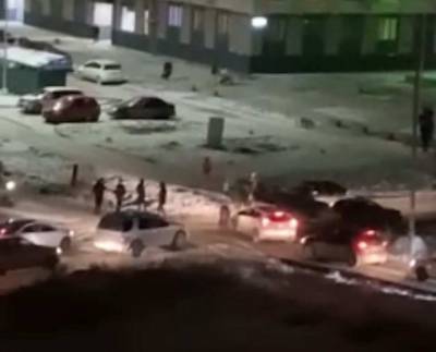 В Екатеринбурге водители устроили драку на перекрестке