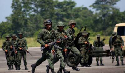 В Колумбии двое солдат погибли при нападении неизвестных на военную базу