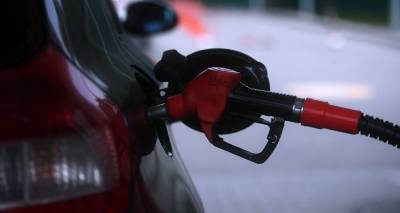 В Риге несколько недель подряд падают цены на бензин