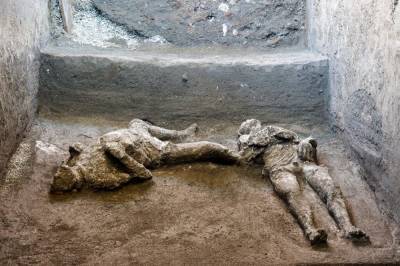 Итальянские археологи нашли останки двух человек, погибших от извержения вулкана в Помпеях