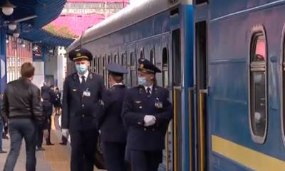 Занимайте очередь за билетами: "Укрзализныця" запускает дополнительный поезд к праздникам – назван маршрут