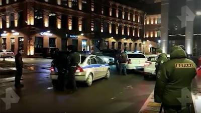 Полиция оцепила кафе в центре Москвы после сообщений о стрельбе