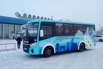 Автобусы с цитатами Путина связали в Улан-Удэ два вокзала