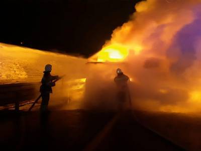 На трассе в Ростовской области в пути загорелся пассажирский автобус