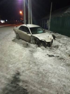 В Кузбассе водитель иномарки снёс два светофора