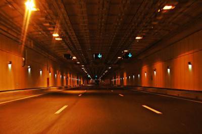 В автотранспортном тоннеле петербургской дамбы ограничат движение на следующей неделе