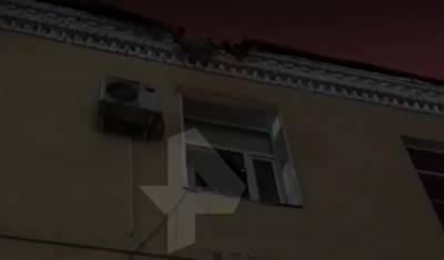 В центре Москвы упавший строительный кран повредил жилой дом