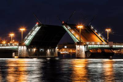 В Петербурге отменили разводку мостов в ночь на воскресенье