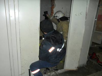 Лифт с пассажиркой рухнул во время спасательной операции