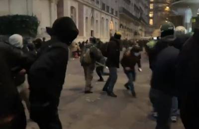 Водометы и слезоточивый газ: акция протеста в столице закончилась нещадным разгоном, десятки задержанных