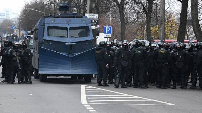 Военная техника выдвинулась в центр Минска