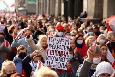 ​"Марш против фашистов" в Минске: белорусы в 100-й день протестов выходят "освобождать страну"