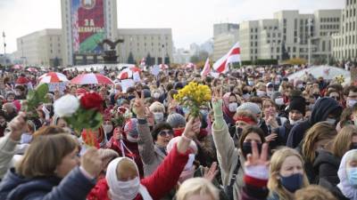 В Минске тысячи людей пришли на прощание с Романом Бондаренко