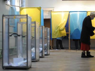 В Полтаве члены избиркомов получили СМС с призывом не идти на выборы - gordonua.com - Украина - Полтава