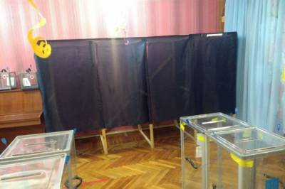 Второй тур выборов: в Ровно не хватает урн и кабинок для голосования