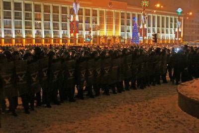 В Минске военная техника стягивается на центральные улицы города
