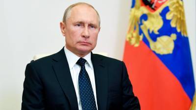Путин примет верительные грамоты у послов и съездит в командировку