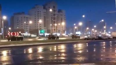 Появилось видео с движущейся военной техникой в центр Минска