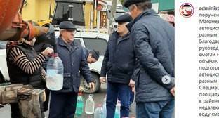 Жители Каспийска указали чиновникам на проблемы с подвозом питьевой воды