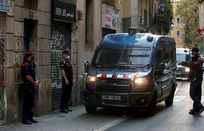 Полицейские в Барселоне ранили угрожавшего им ножом мужчину