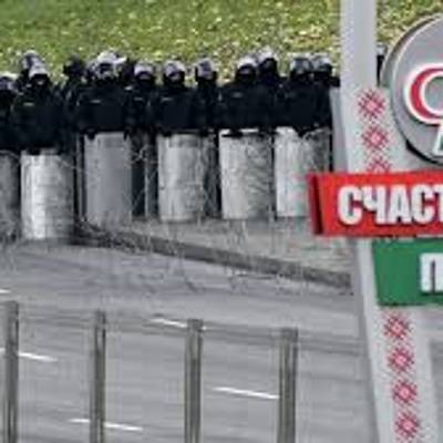 В Минске силовики препятствуют движению колонн белорусской оппозиции