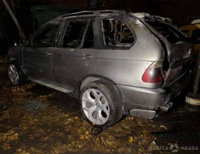 В Одессе горела машина BMW X5