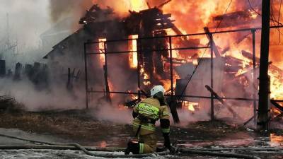 В Астрахани загорелся многоквартирный дом