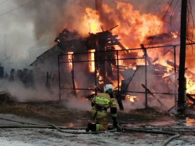В Астрахани сгорел жилой барак на Каменноярской