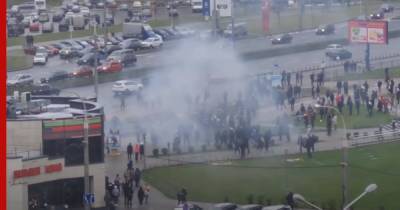 В Минске применили спецтехнику для разгона протестующих: видео