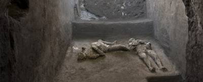 Тела погибших от извержения Везувия хозяина и раба нашли в Помпеях