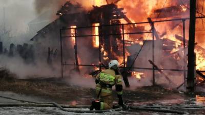 На месте сгоревшего дома в Астрахани нашли тело ребенка