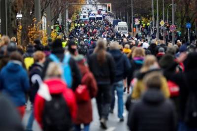 В Берлине проходит вторая за неделю акция протеста против карантина