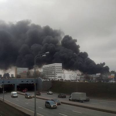 Пожарные ликвидировали открытое горение на складе на Варшавском шоссе на юге Москвы