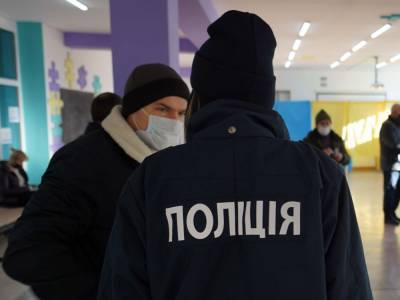 В Дрогобыче около 100 мужчин назвались журналистами и заявили, что будут охранять избирательные участки – "Опора"