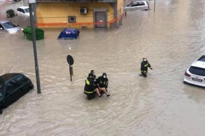 Наводнения на юге Италии: обрушился мост