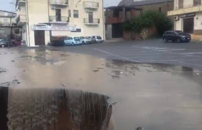 Наводнение на юге Италии: обрушился мост, затопило дороги