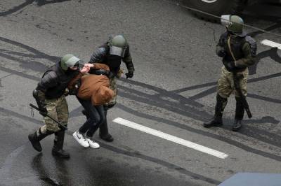 На массовых акциях в Минске задержали более 200 человек