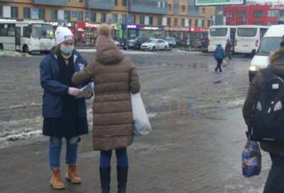 Волонтеры бесплатно раздали почти три тысячи масок в Мурино за воскресенье