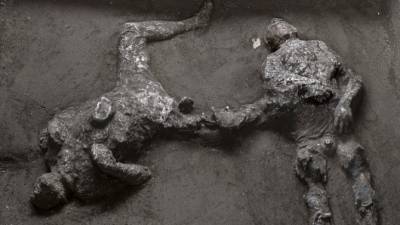 В Помпеях обнаружили тела двух жертв извержения Везувия