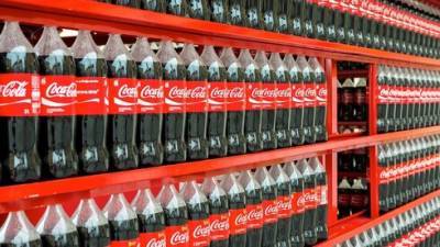 Украинская кока-кола в бутылках исчезнет из продажи в Израиле: в чем причина