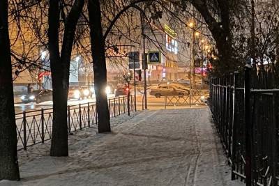 Ярославль засыпало снегом, теперь жди пробки