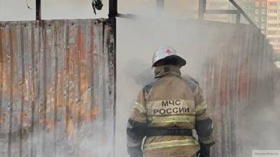 МЧС: трехэтажное здание магазина загорелось в Нальчике
